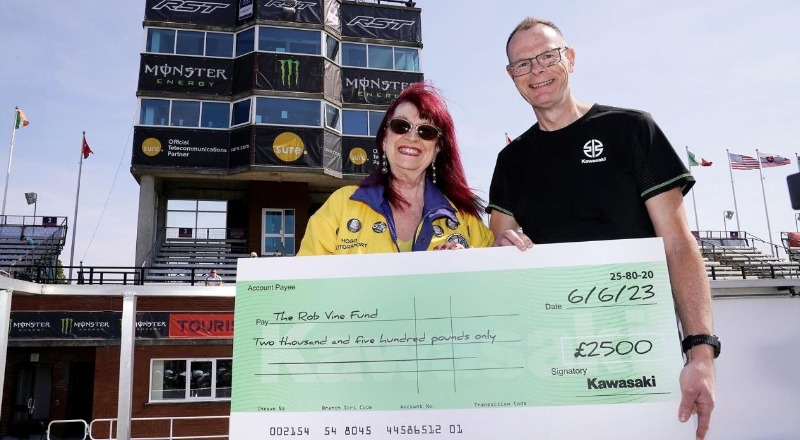 KAWASAKI MOTORS UK CONTINUE SUPPORT FOR ROB VINE FUND AT THE ISLE OF MAN TT